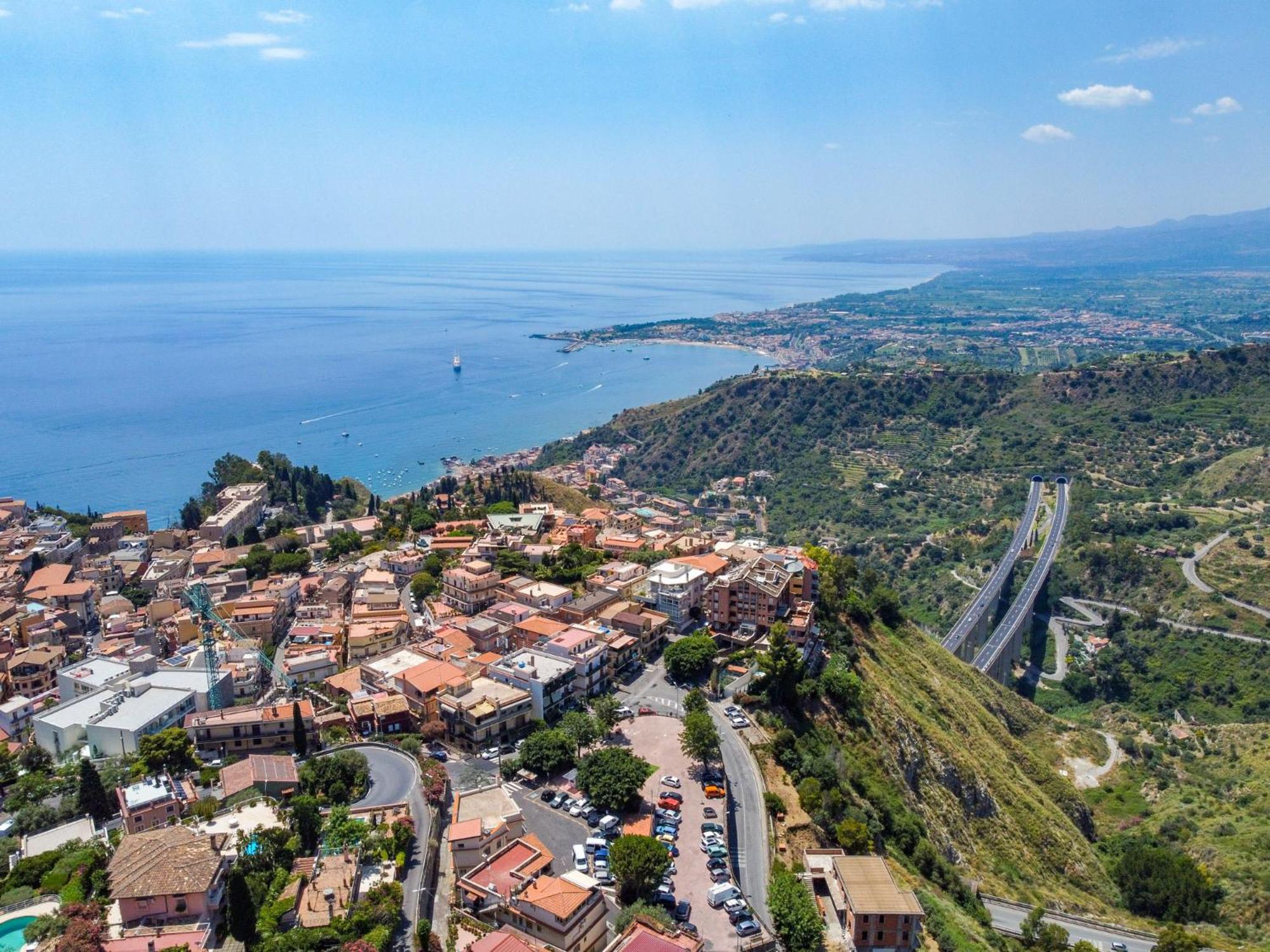 Erika- Panoramic Flat Taormina